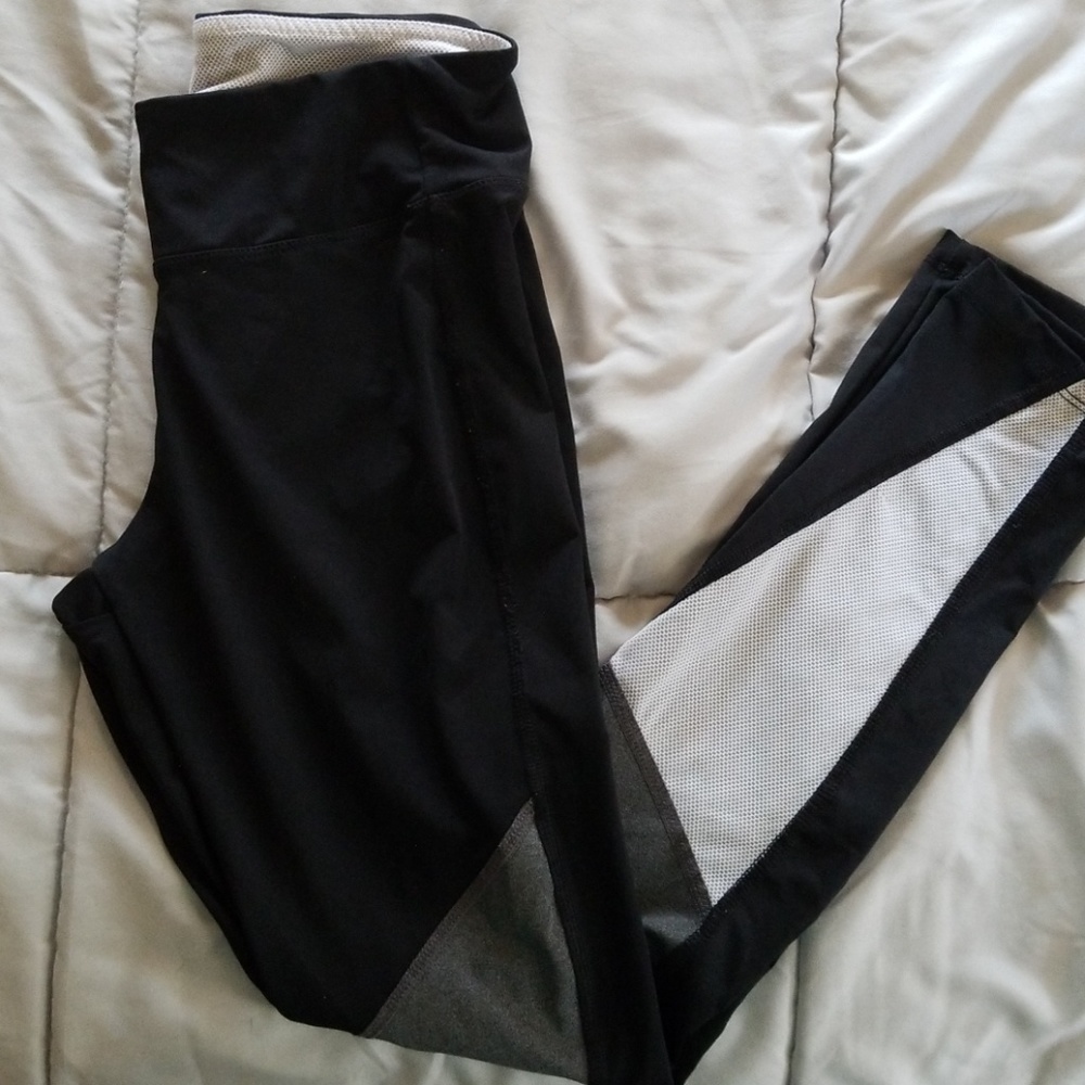 Color blocked leggings
